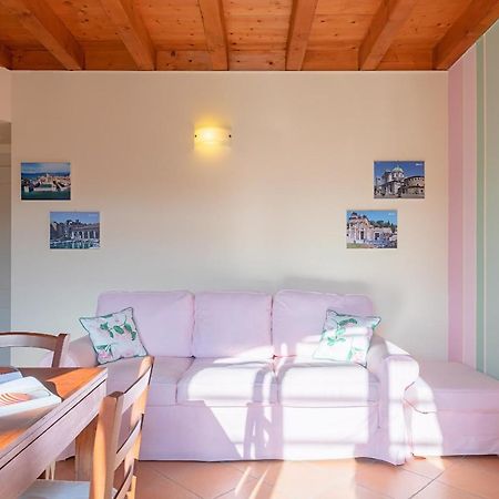 Borgo Del Torchio Apartments By Wonderful Italy Manerba del Garda Zewnętrze zdjęcie