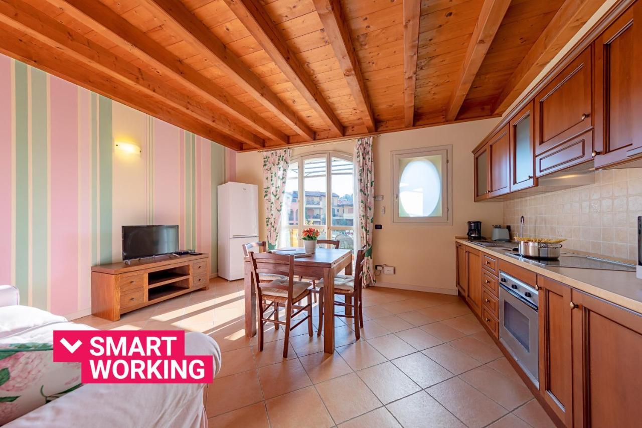 Borgo Del Torchio Apartments By Wonderful Italy Manerba del Garda Zewnętrze zdjęcie