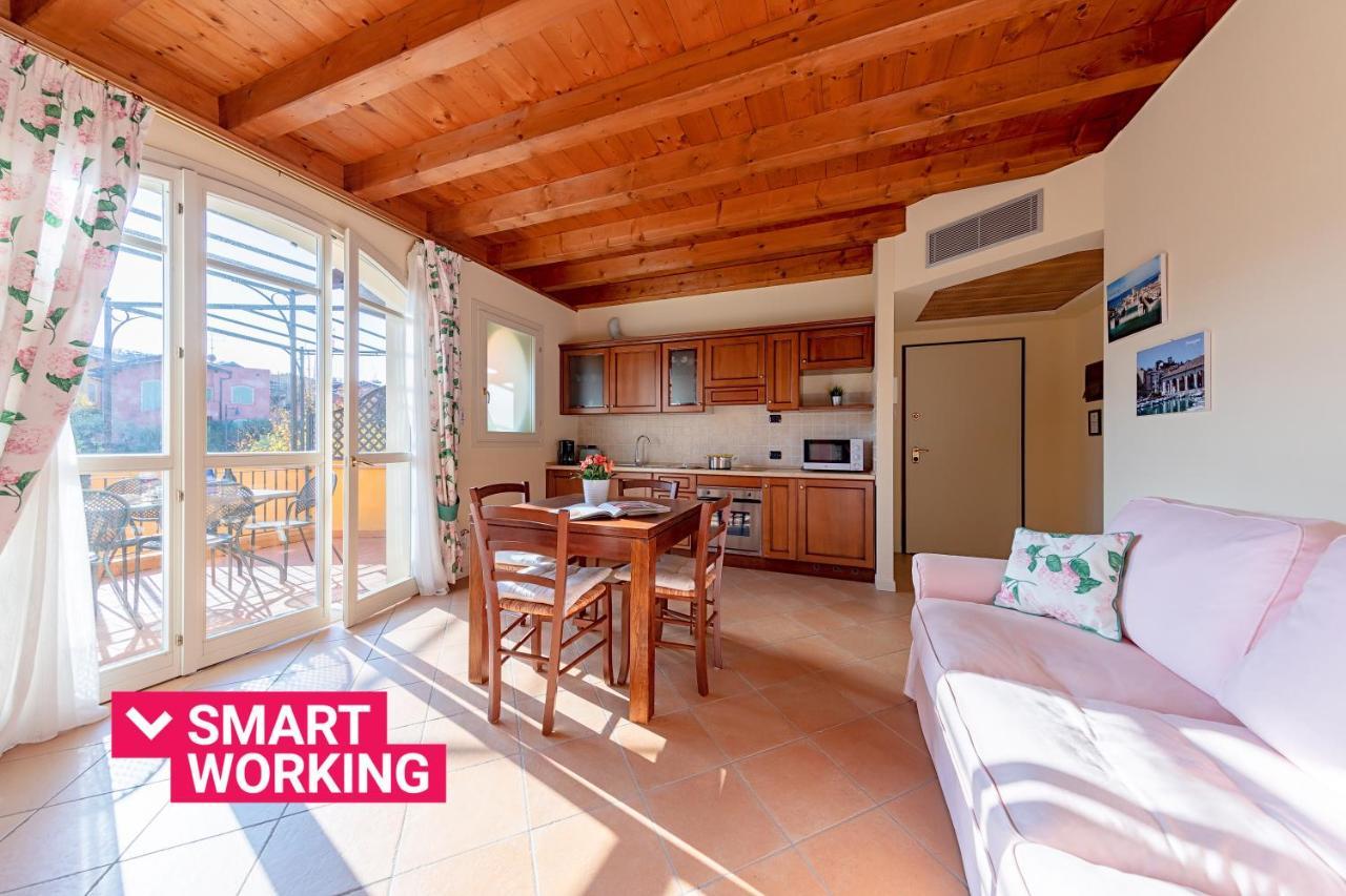 Borgo Del Torchio Apartments By Wonderful Italy Manerba del Garda Zewnętrze zdjęcie