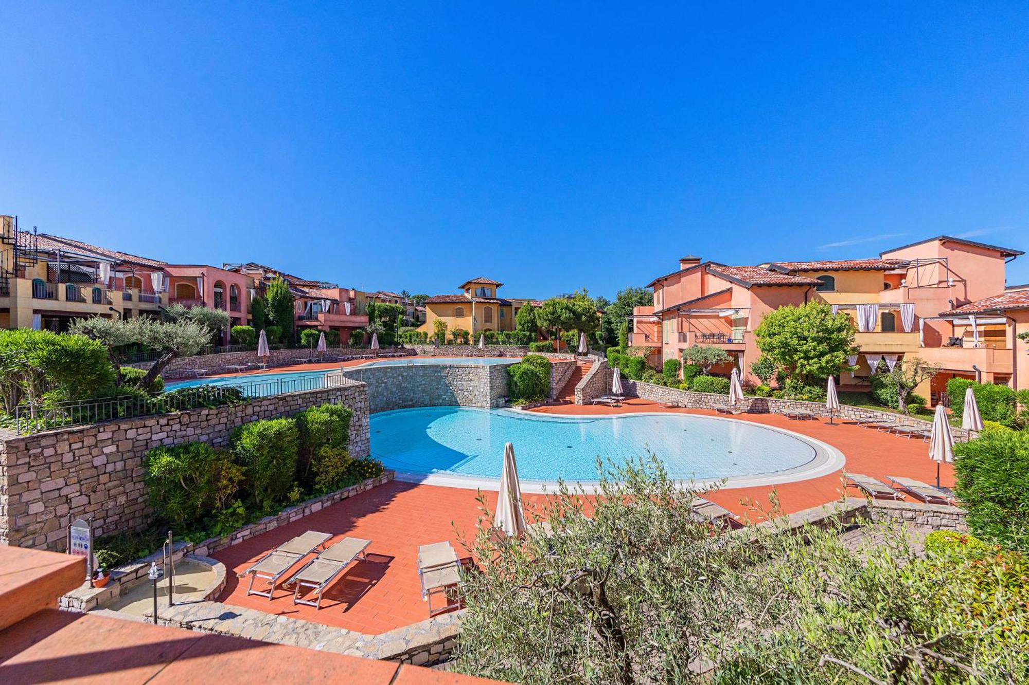Borgo Del Torchio Apartments By Wonderful Italy Manerba del Garda Zewnętrze zdjęcie