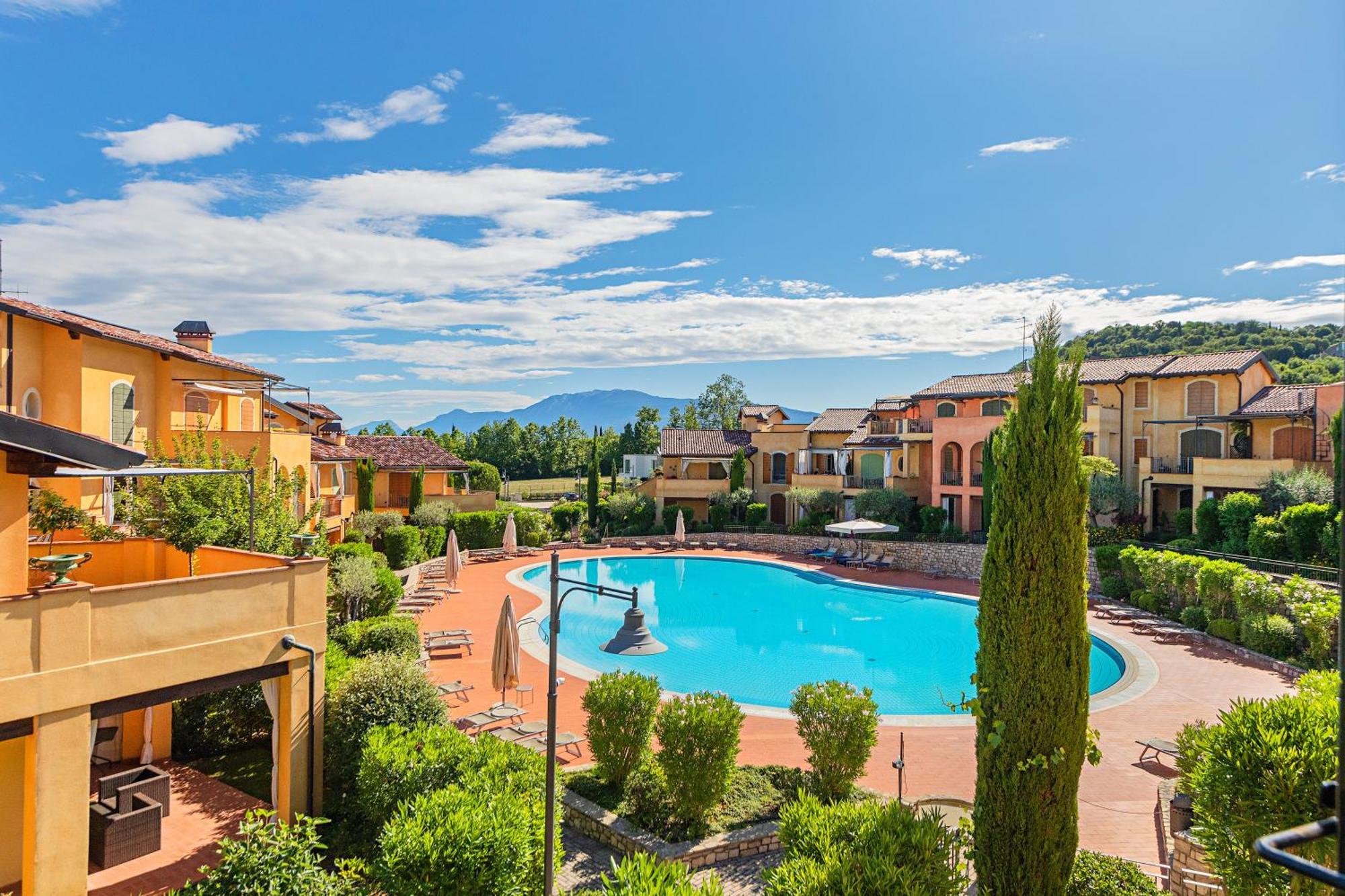 Borgo Del Torchio Apartments By Wonderful Italy Manerba del Garda Zewnętrze zdjęcie