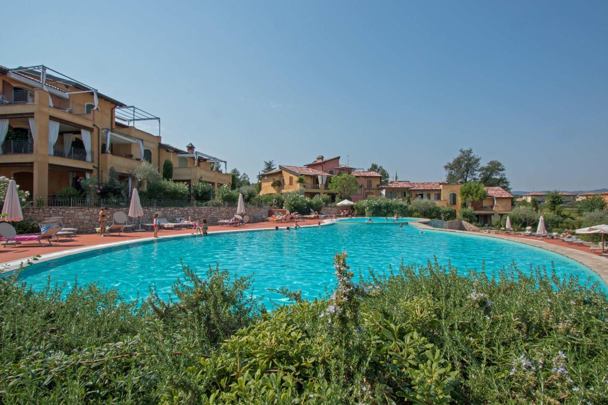 Borgo Del Torchio Apartments By Wonderful Italy Manerba del Garda Zewnętrze zdjęcie
