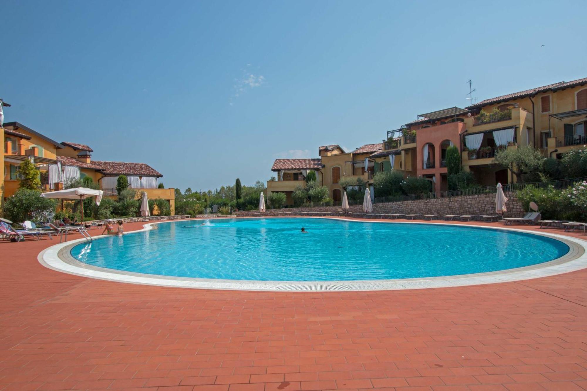 Borgo Del Torchio Apartments By Wonderful Italy Manerba del Garda Zewnętrze zdjęcie