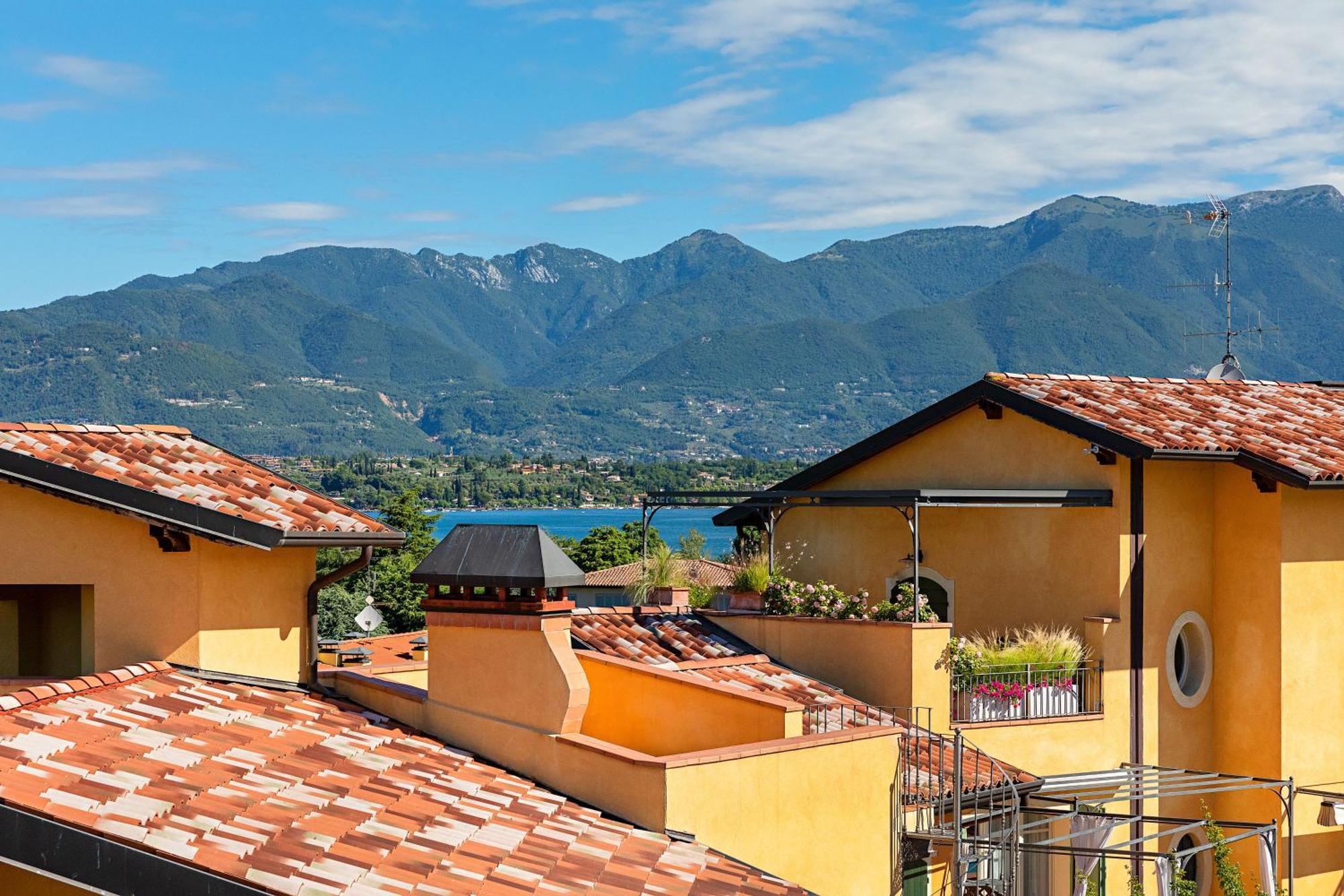 Borgo Del Torchio Apartments By Wonderful Italy Manerba del Garda Zewnętrze zdjęcie