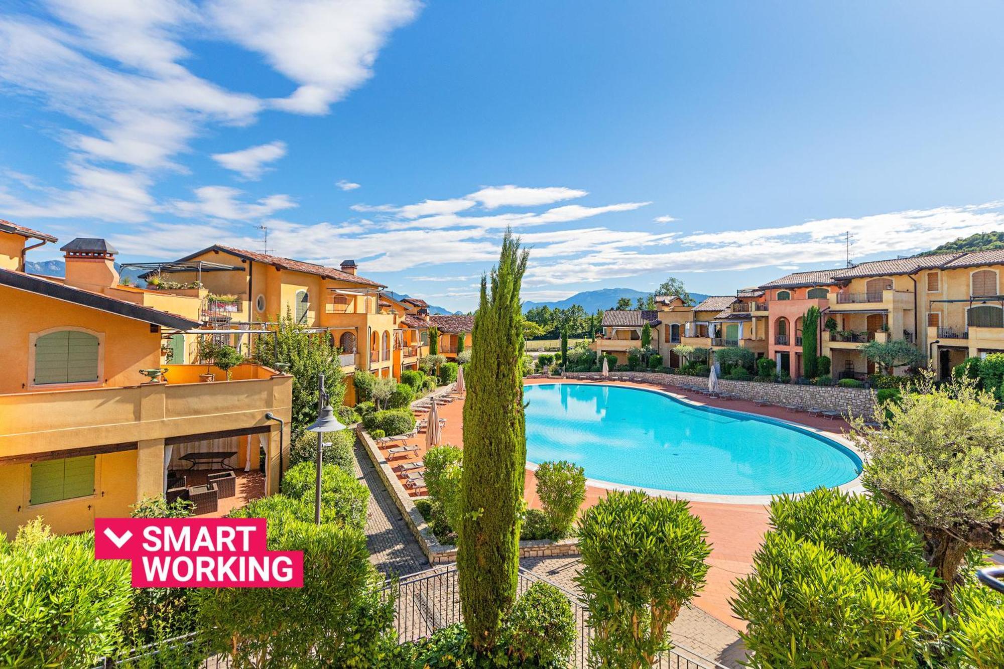 Borgo Del Torchio Apartments By Wonderful Italy Manerba del Garda Zewnętrze zdjęcie