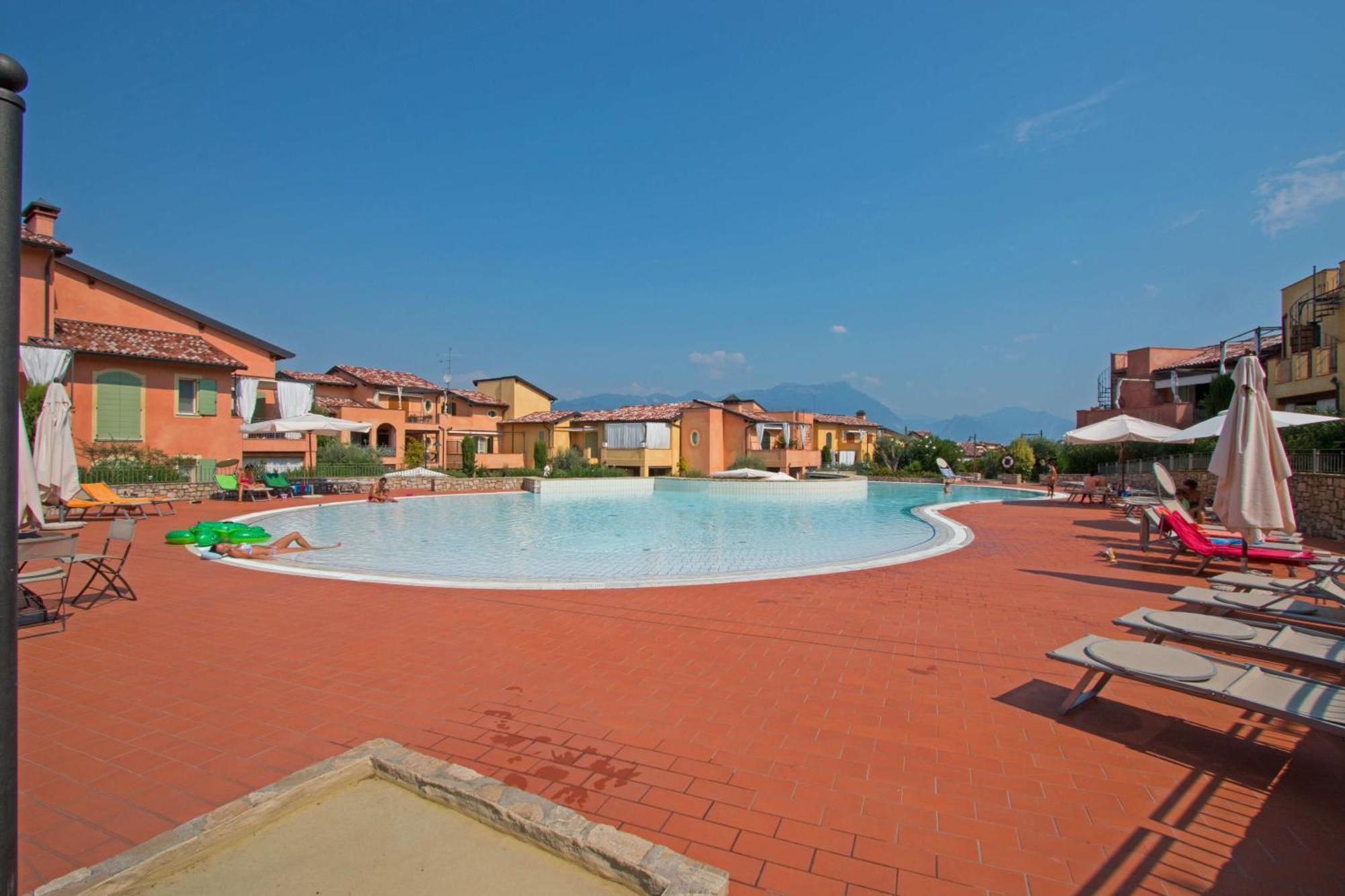 Borgo Del Torchio Apartments By Wonderful Italy Manerba del Garda Zewnętrze zdjęcie