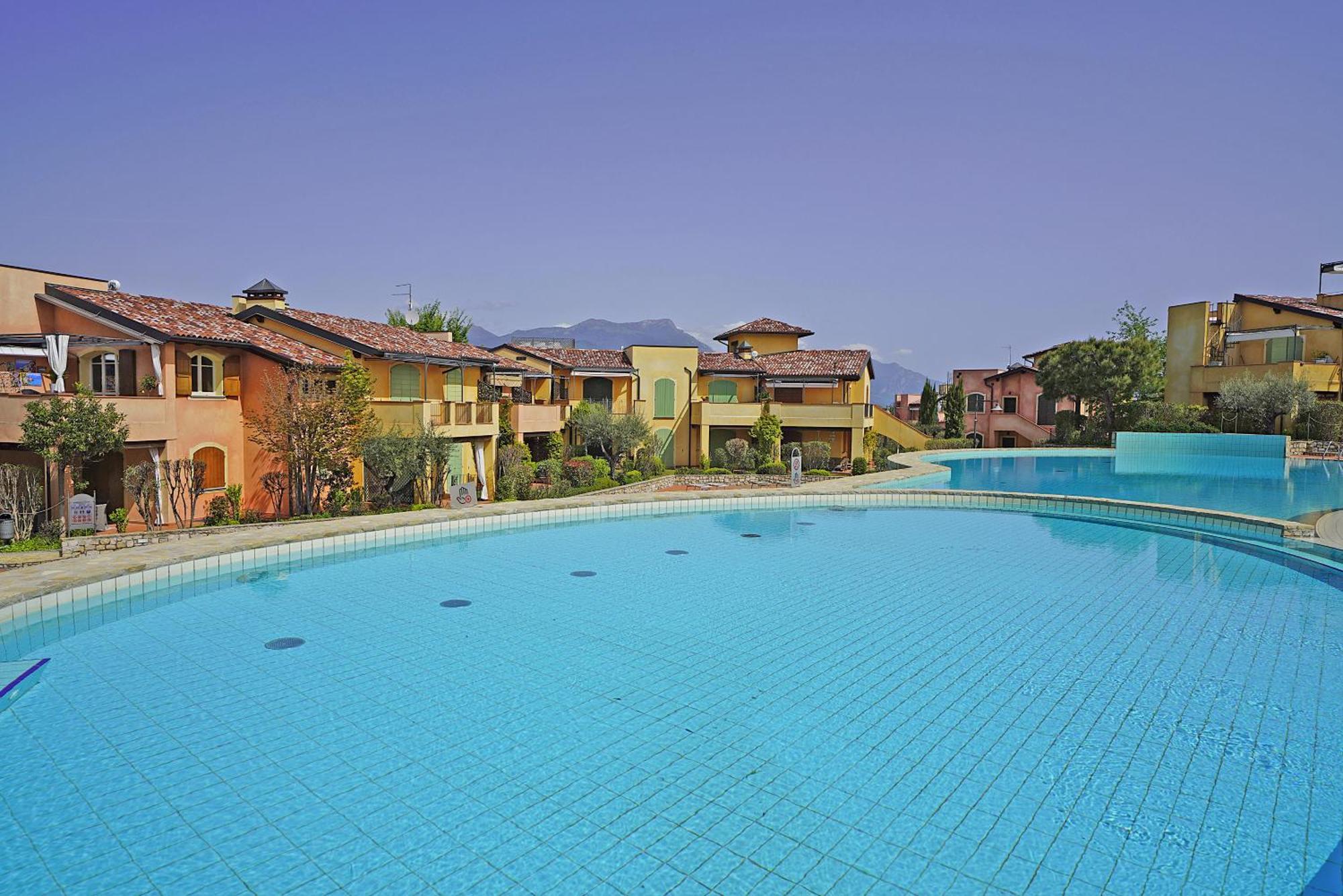 Borgo Del Torchio Apartments By Wonderful Italy Manerba del Garda Zewnętrze zdjęcie