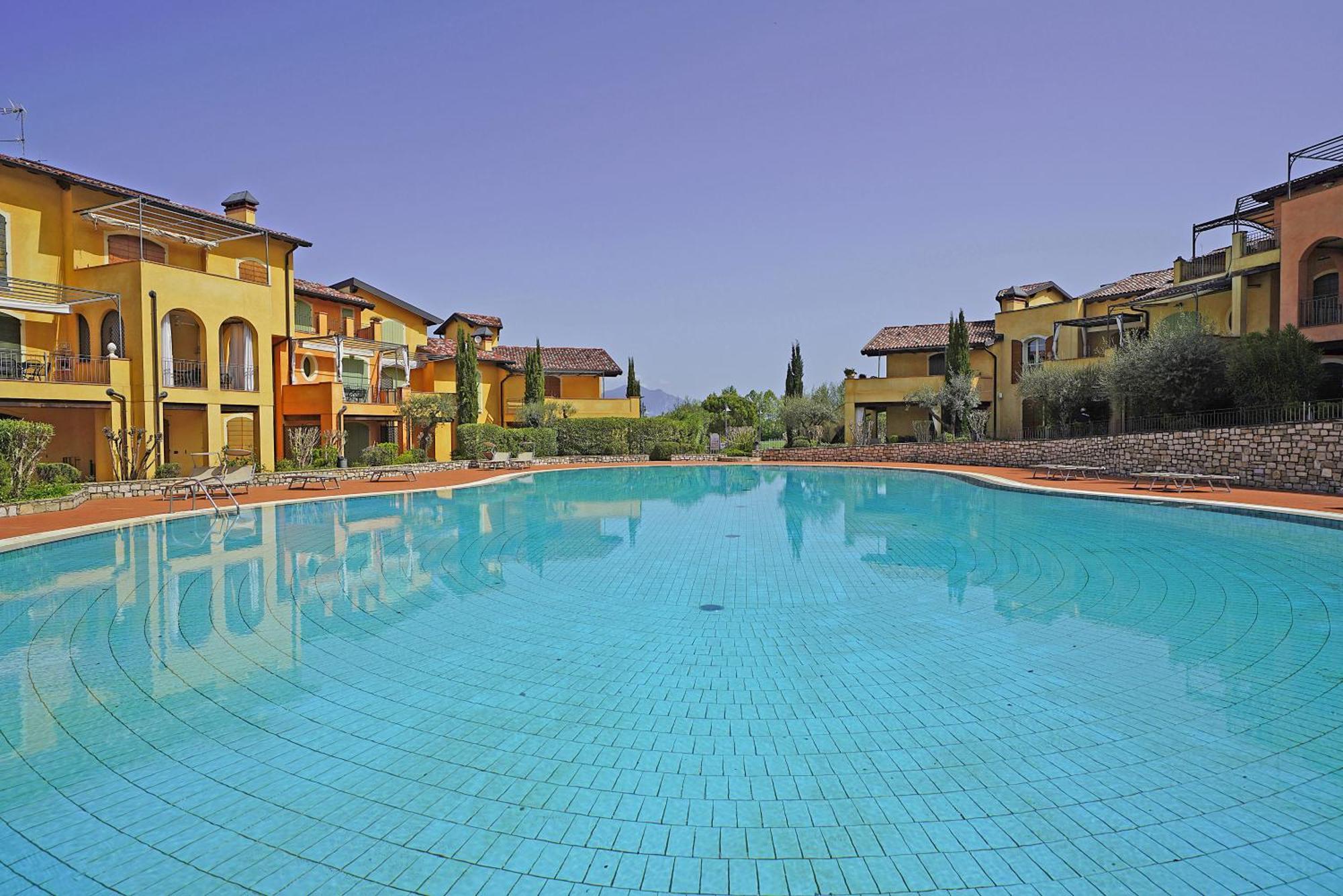 Borgo Del Torchio Apartments By Wonderful Italy Manerba del Garda Zewnętrze zdjęcie