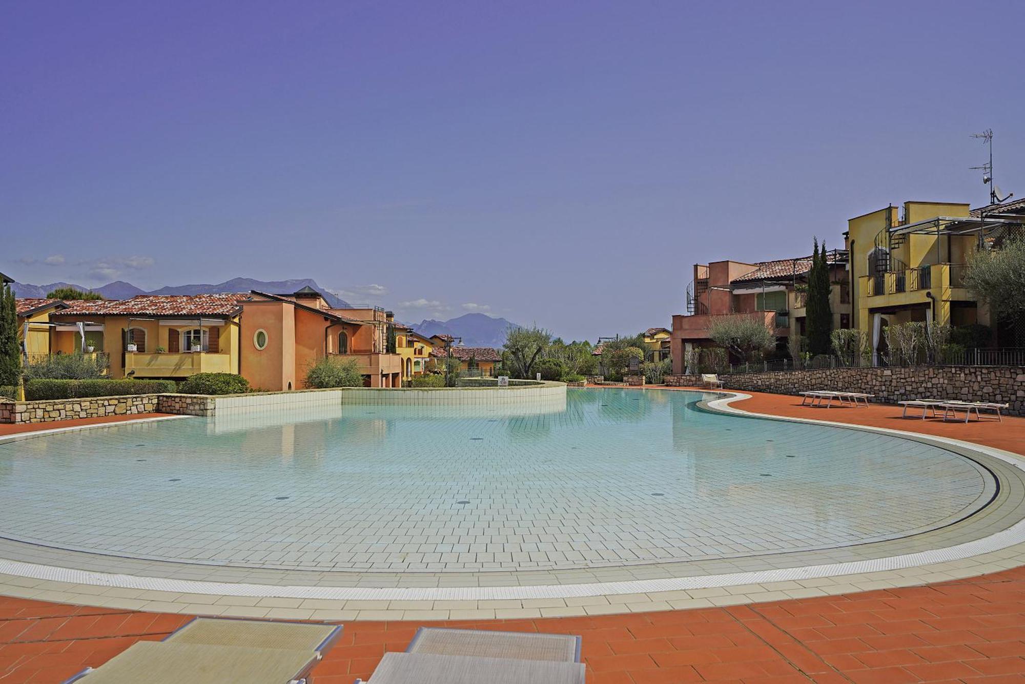 Borgo Del Torchio Apartments By Wonderful Italy Manerba del Garda Zewnętrze zdjęcie